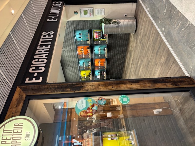 Vitrines magasin e-cigarette Tours